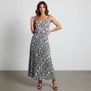 Joie Snake Print Pleated Elegant Maxi Dress Sz L Boho Chic, Quiet Luxury